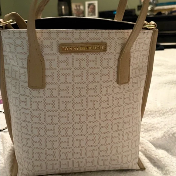 Tommy Hilfiger Beige and Tan Geometric Tote - Picture 6 of 6